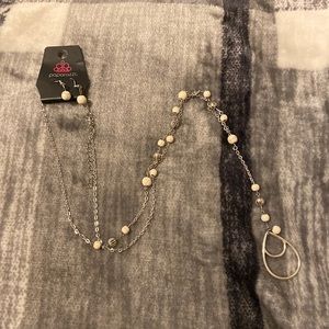 Earring and necklace set!